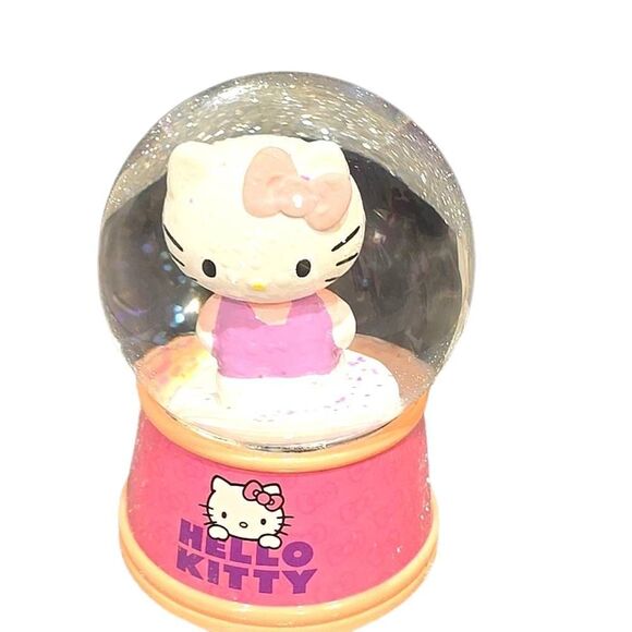 Hello Kitty By Sanrio Pink Glitter Snow Globe - Picture 8 of 8